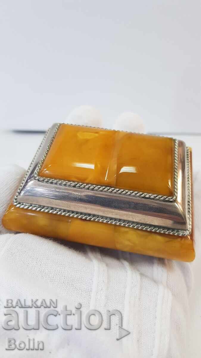 Рядка кутия,кутийка за бижута с натурален балтийски кехлибар