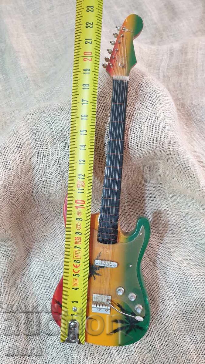 Small souvenir guitar - 5