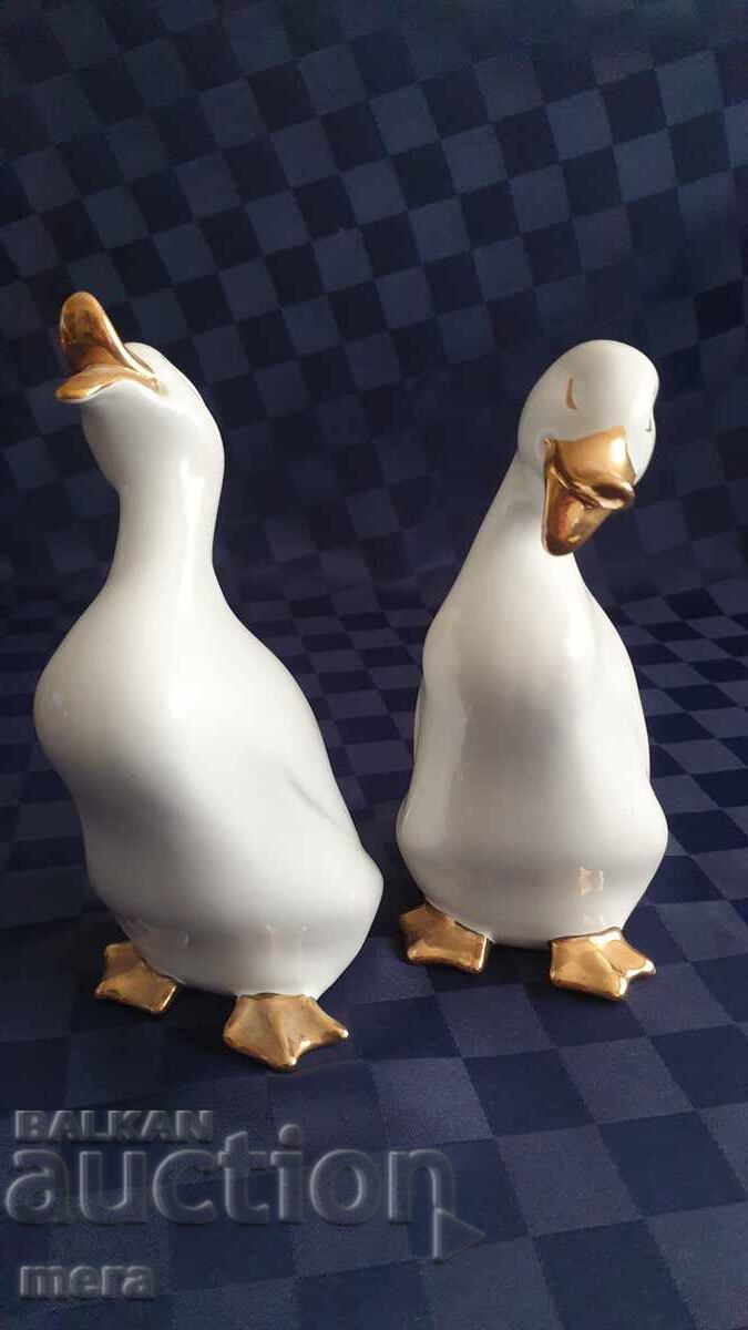 Δύο πορσελάνινες πάπιες με επίχρυσο με τιμή 60.00 BGN | € 30.68