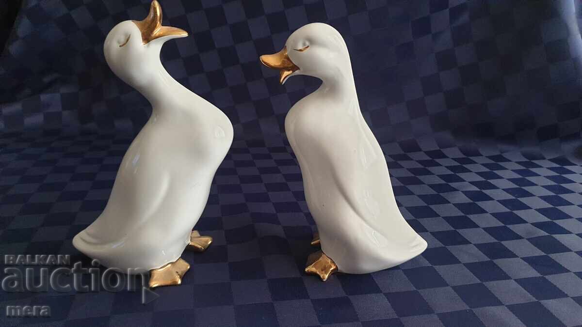 Δύο πορσελάνινες πάπιες με επίχρυσο