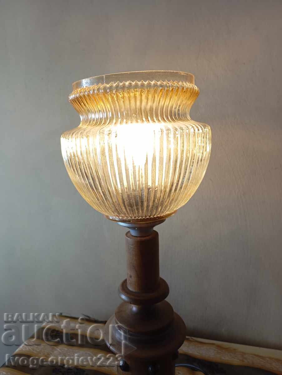 Delivery of Old table lamp