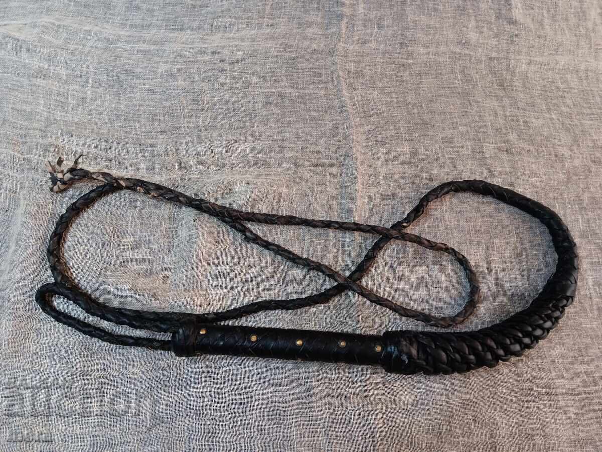 Αυθεντικό πλεκτό δερμάτινο μαστίγιο με τιμή 80.00 BGN | € 40.90