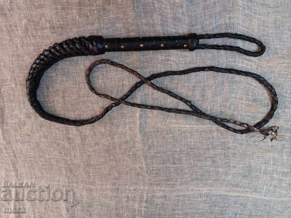 Παράδοση Αυθεντικό πλεκτό δερμάτινο μαστίγιο
