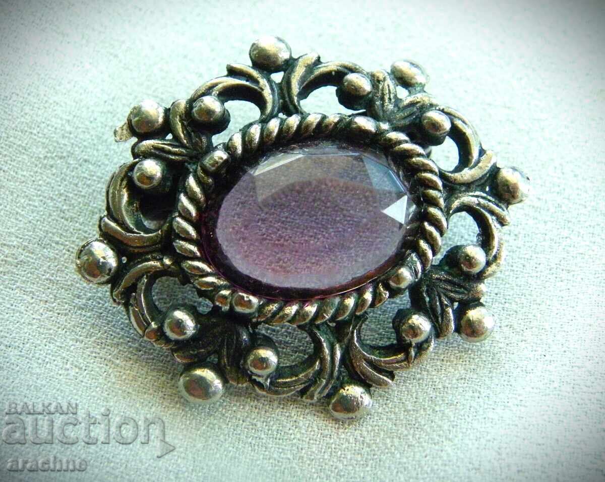 Veche broșă de argint britanică cu preț 110.00 BGN | € 56.24 Veche broșă de argint britanică cu preț 110.00 BGN | € 56.24