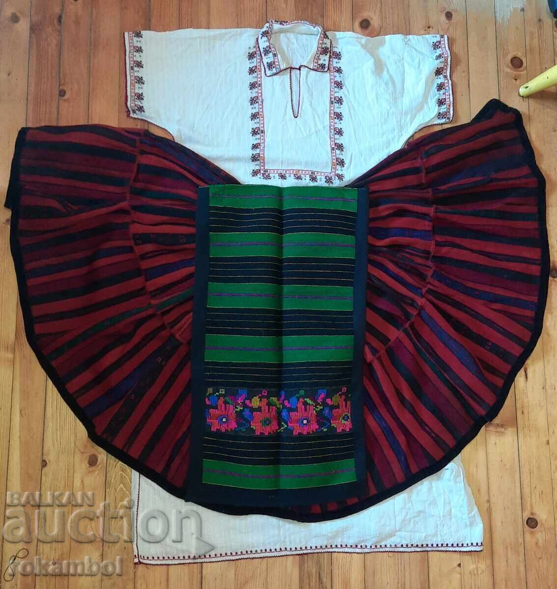 Costum autentic din nord-vestul Bulgariei cu preț € 450.00 | 880.13 BGN Costum autentic din nord-vestul Bulgariei cu preț € 450.00 | 880.13 BGN