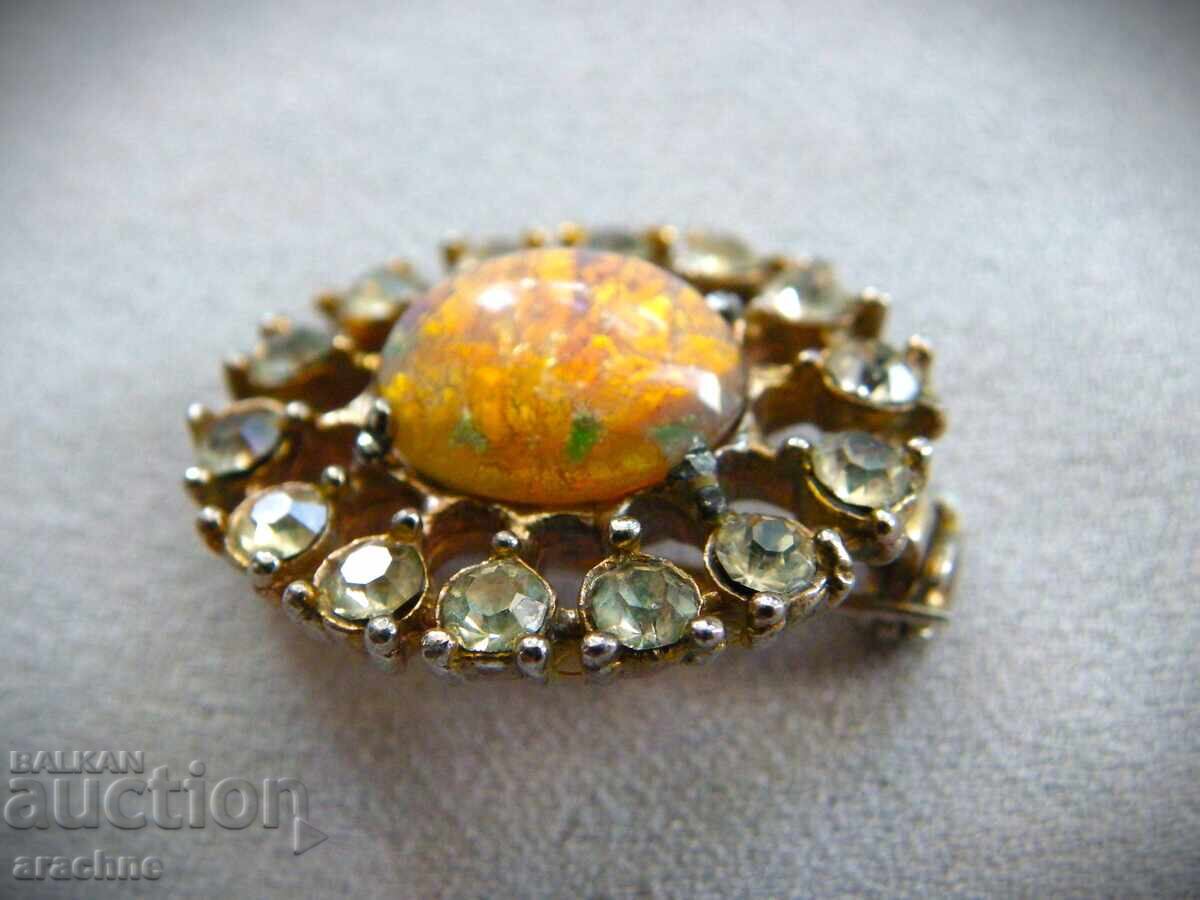 Παράδοση Παλιά χρυσή καρφίτσα με γυαλί οπάλ, Τσεχοσλοβακία