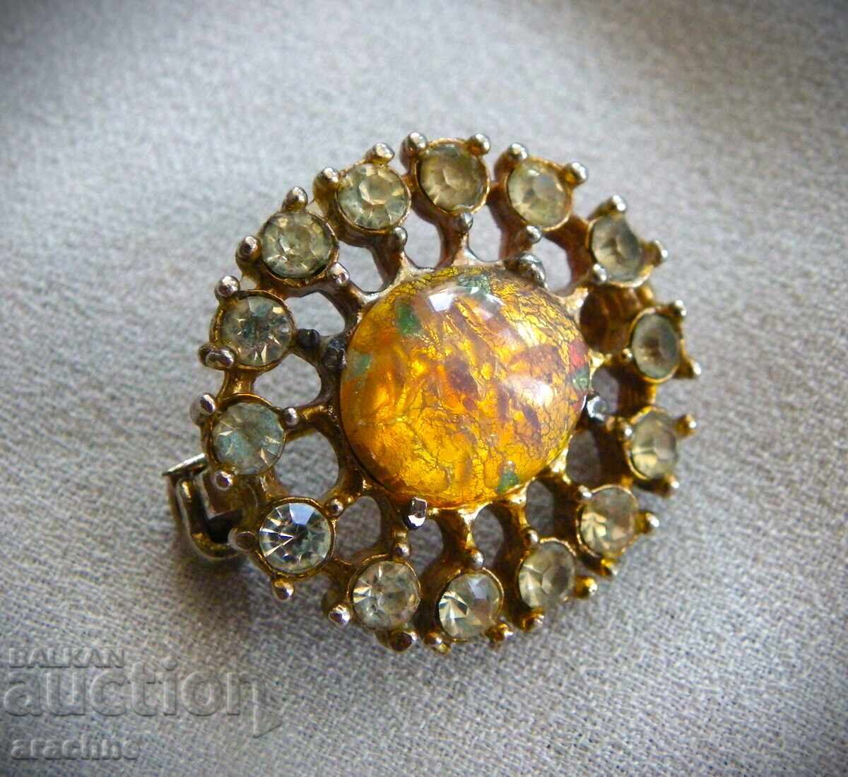 Παλιά χρυσή καρφίτσα με γυαλί οπάλ, Τσεχοσλοβακία