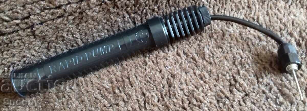 Portable hand pump for balls