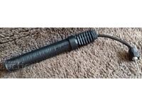 Pompă manuală portabilă pentru mingi