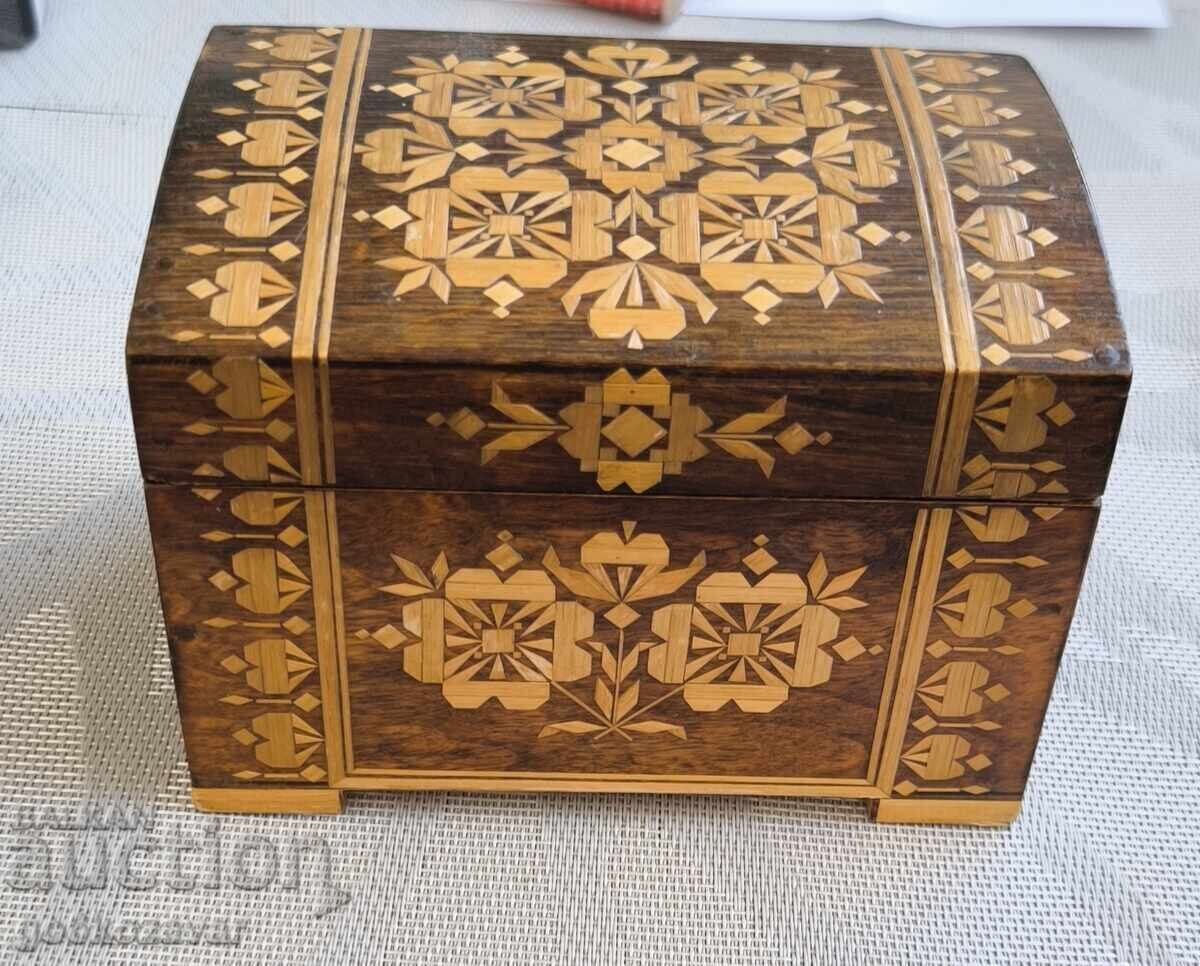 Стара Руска традиционна кутия за бижута ! с цена 39.90 лв. | € 20.40 Стара Руска традиционна кутия за бижута ! с цена 39.90 лв. | € 20.40