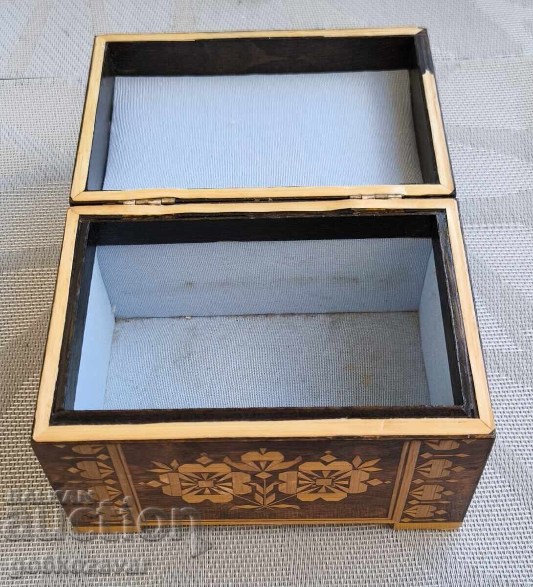 Аукцион Стара Руска традиционна кутия за бижута ! Аукцион Стара Руска традиционна кутия за бижута !