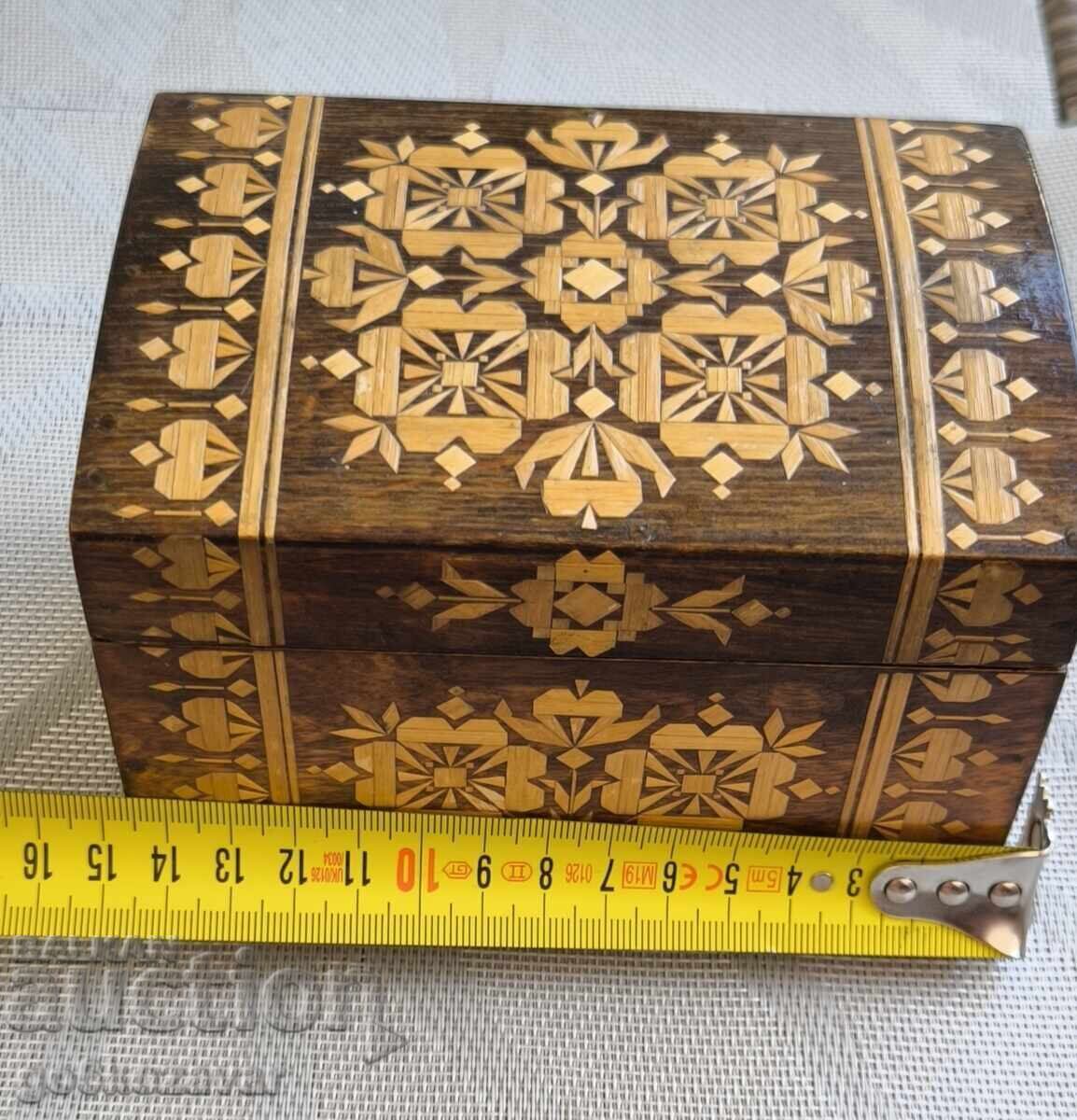 Доставка на Стара Руска традиционна кутия за бижута ! Доставка на Стара Руска традиционна кутия за бижута !