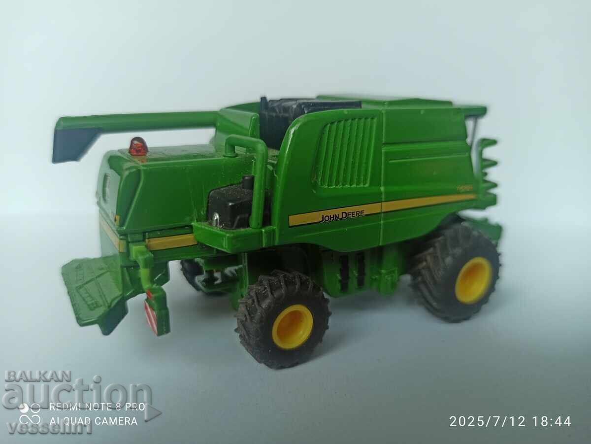 Стара играчка трактор john deere 1/87 siku с цена 9.20 €