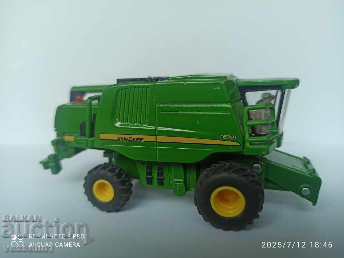 Аукцион Стара играчка трактор john deere 1/87 siku