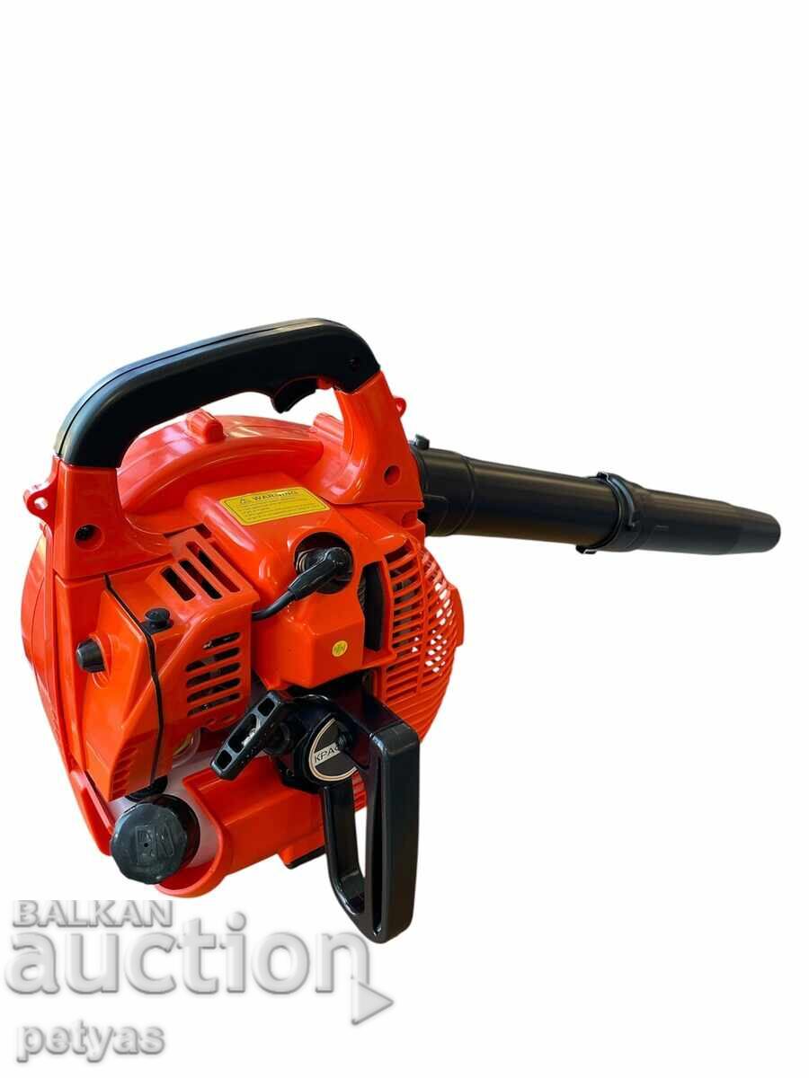 Suflantă de frunze pe benzină KraftRoyal cu suflare, colectare cu preț 190.00 BGN | € 97.15 Suflantă de frunze pe benzină KraftRoyal cu suflare, colectare cu preț 190.00 BGN | € 97.15