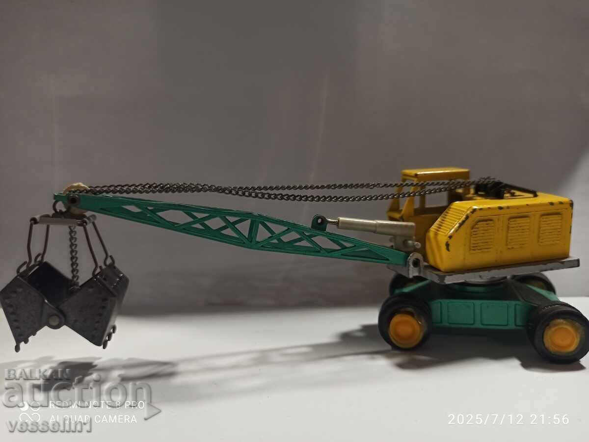 Стара играчка кран gama рядка играчка количка гама с цена € 36.00 | 70.41 лв.