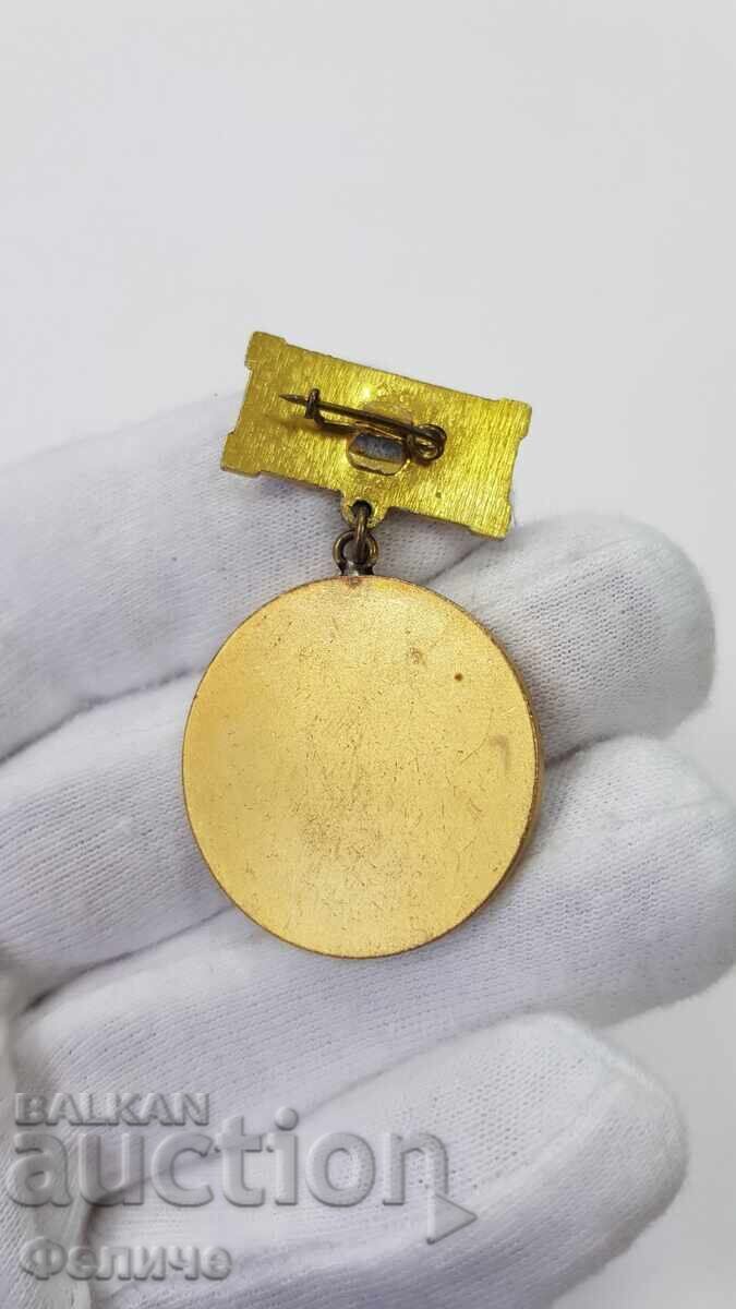 Рядък комунистически знак, значка Червен кръст - Шумен с цена 15.00 лв. | € 7.67