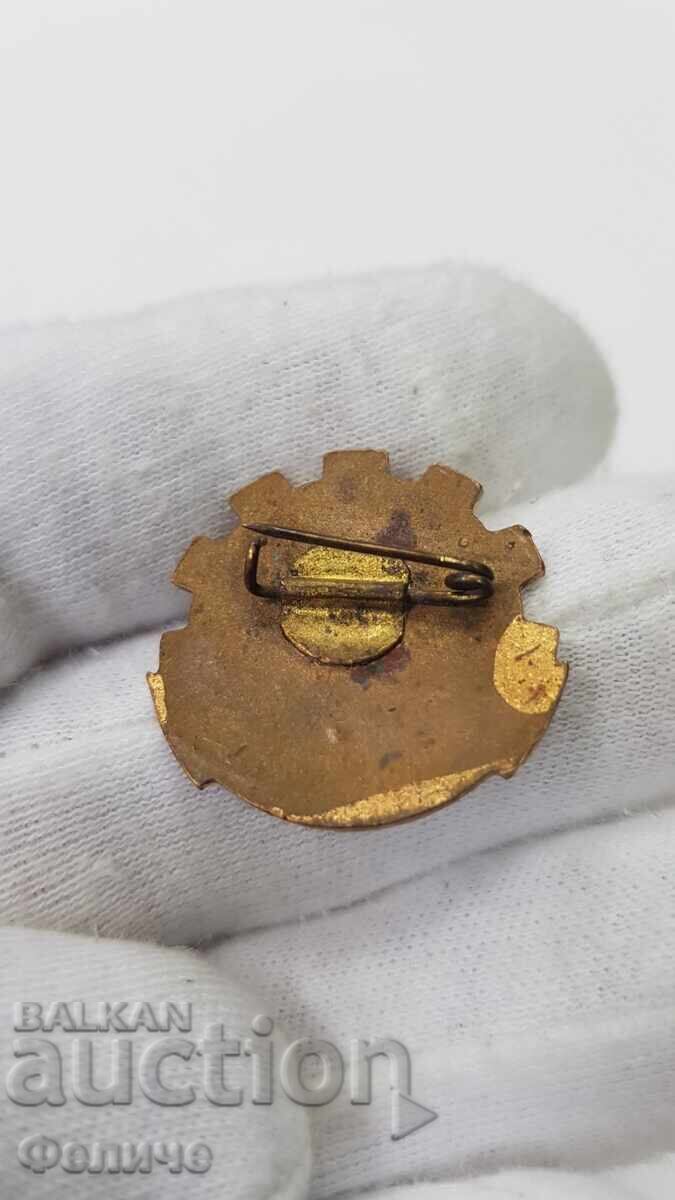 Σπάνιο κομμουνιστικό σήμα, κονκάρδα Αριστούχος ΚΣΤΠΚ με τιμή 35.00 BGN | € 17.90 Σπάνιο κομμουνιστικό σήμα, κονκάρδα Αριστούχος ΚΣΤΠΚ με τιμή 35.00 BGN | € 17.90