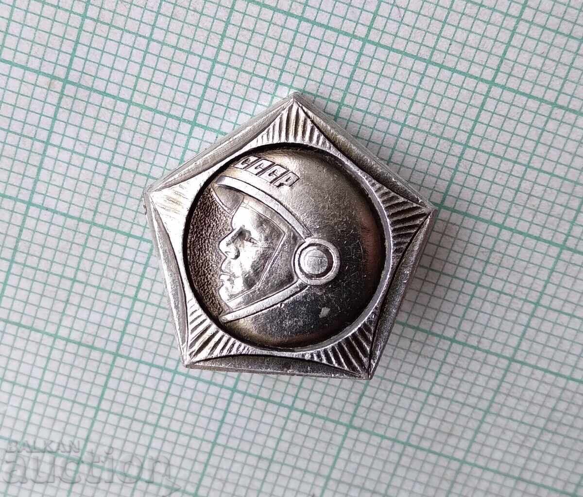 19219 Badge - Space Cosmonaut Yuri Gagarin USSR with price 3.00 BGN | € 1.53 19219 Badge - Space Cosmonaut Yuri Gagarin USSR with price 3.00 BGN | € 1.53