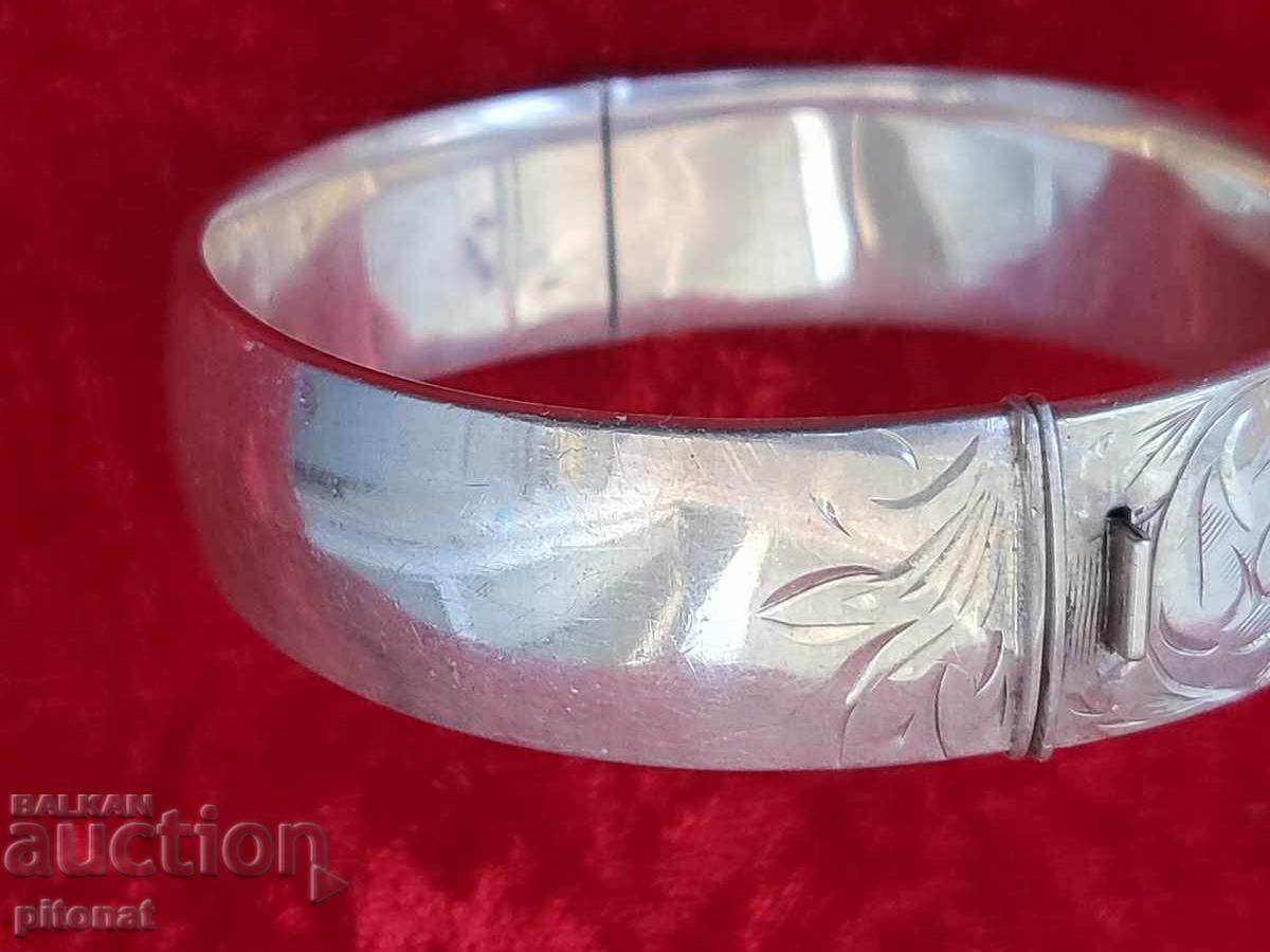 Αντίκα ασημένιο βραχιόλι μασίφ με τιμή 125.00 BGN | € 63.91 Αντίκα ασημένιο βραχιόλι μασίφ με τιμή 125.00 BGN | € 63.91