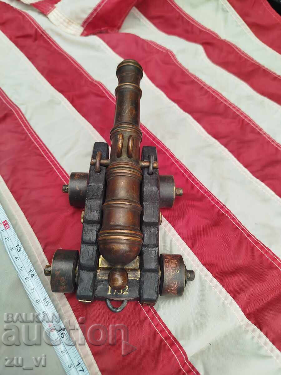 Макет на оръдие. с цена 170.00 лв. | € 86.92