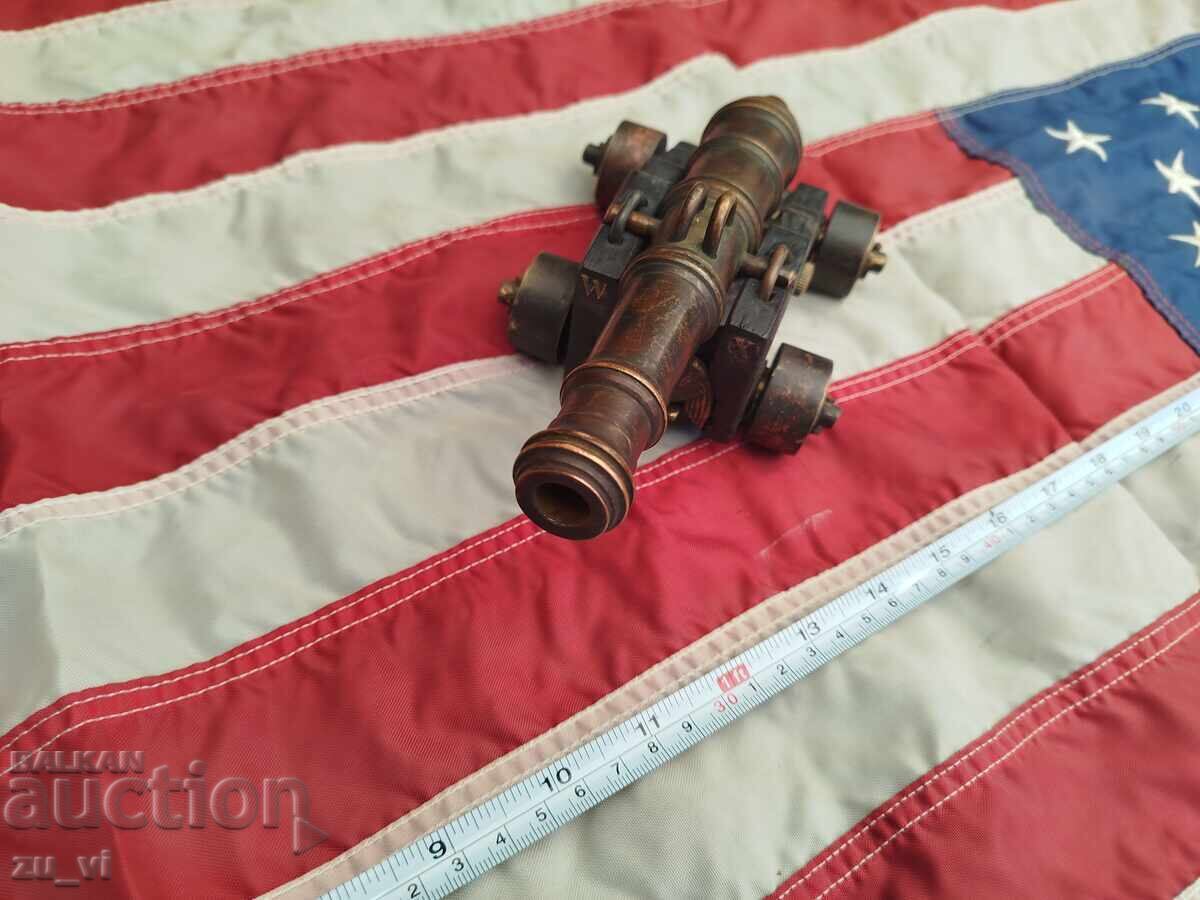 Доставка на Макет на оръдие.