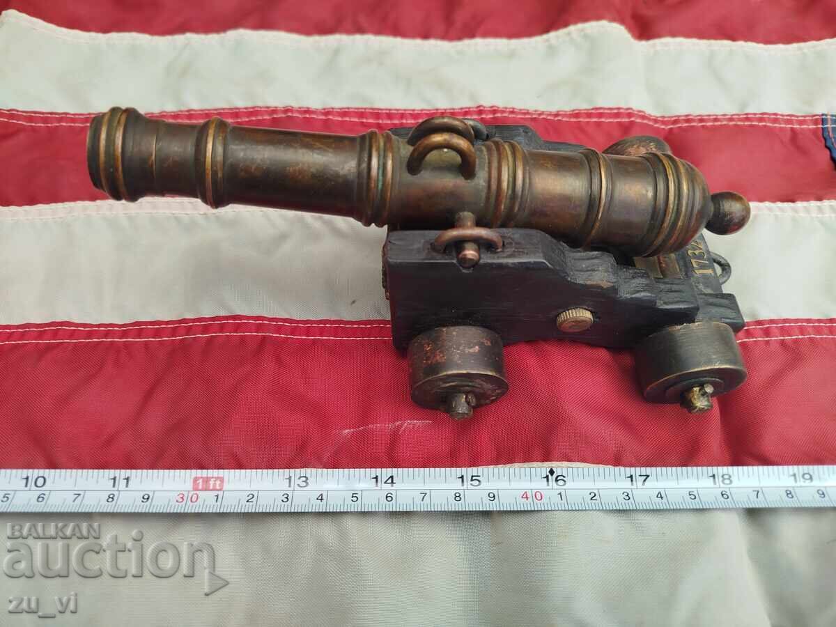 Макет на оръдие.