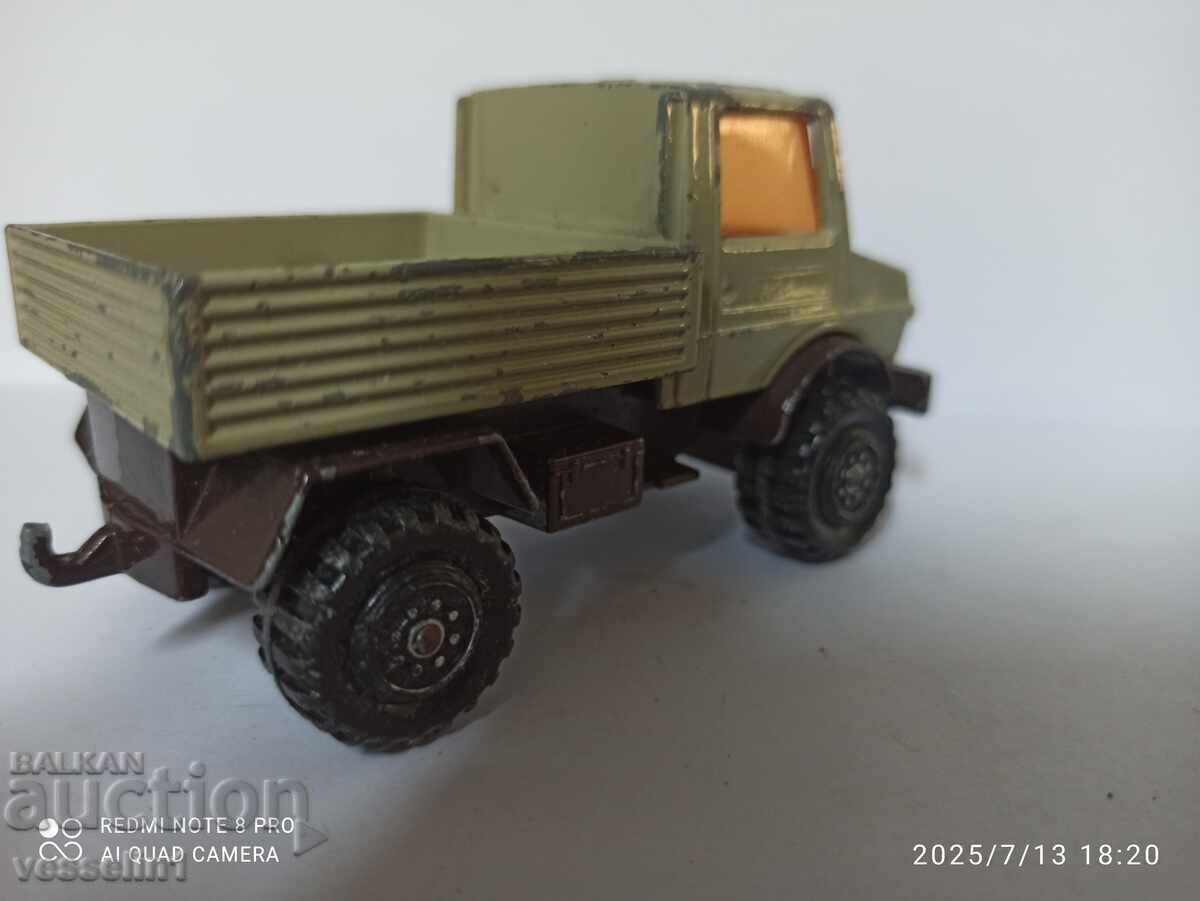 Camion vechi de jucărie Mercedes Unimog Matchbox 1973 cu preț € 14.00 | 27.38 BGN