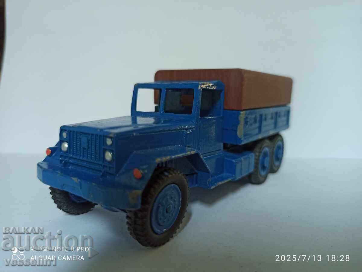 Стара играчка военен камион corgi major много рядка колекция с цена € 40.00 | 78.23 лв. Стара играчка военен камион corgi major много рядка колекция с цена € 40.00 | 78.23 лв.