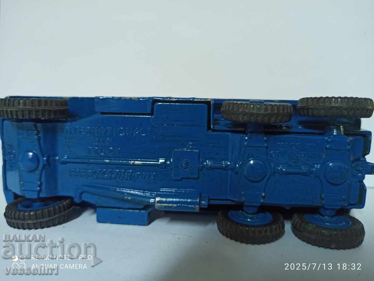 Delivery of Old toy military truck Corgi Major, very rare collection