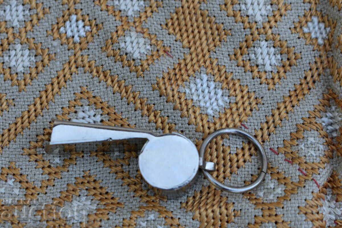 Παλιά μεταλλική σφυρίχτρα με τιμή 8.00 BGN | € 4.09