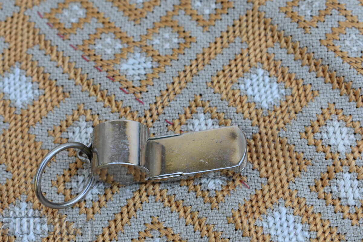 Δημοπρασία Παλιά μεταλλική σφυρίχτρα