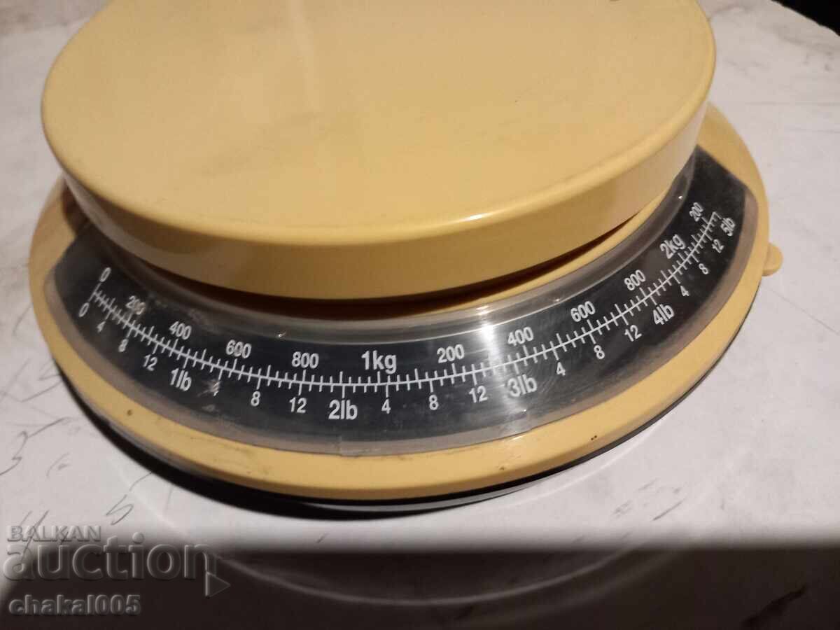 O scară veche cu preț € 20.45 | 40.00 BGN