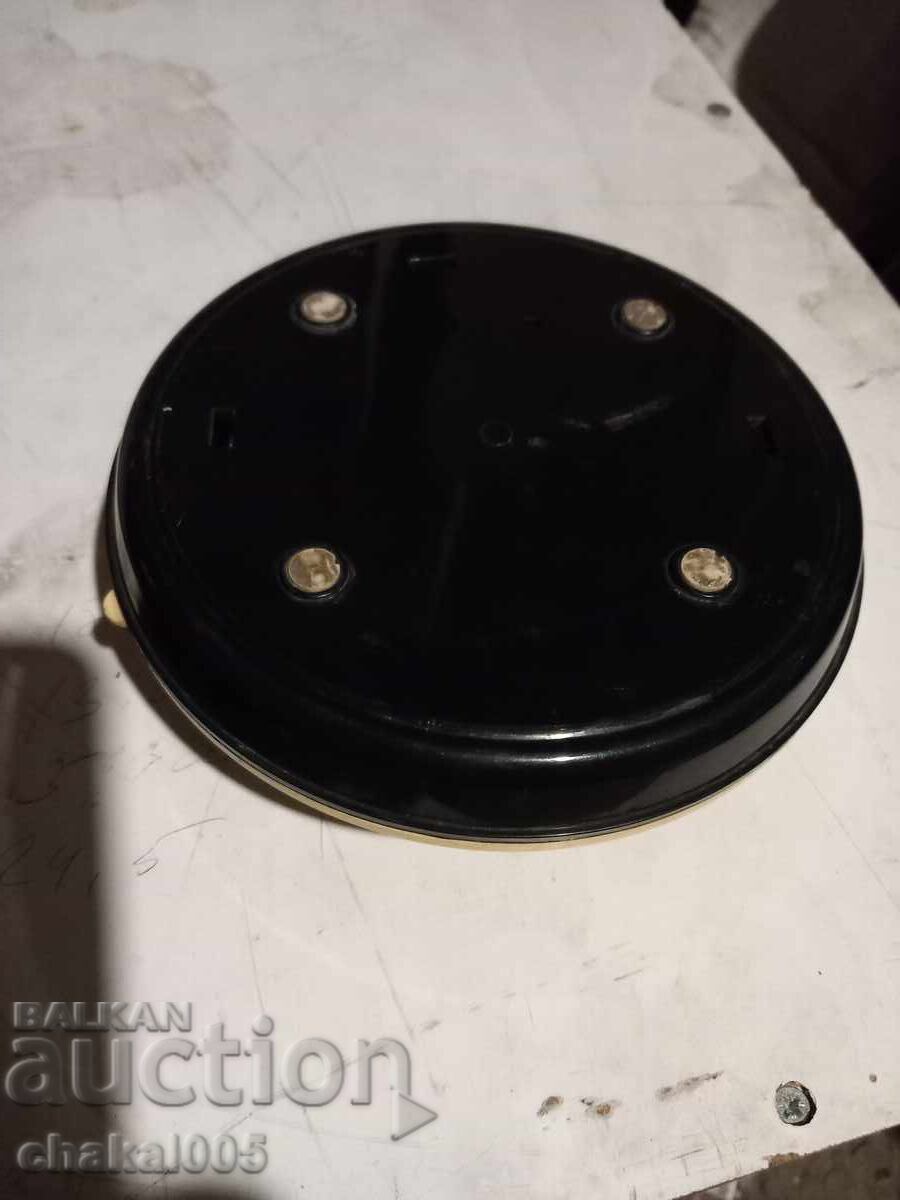 Auction  An old scale