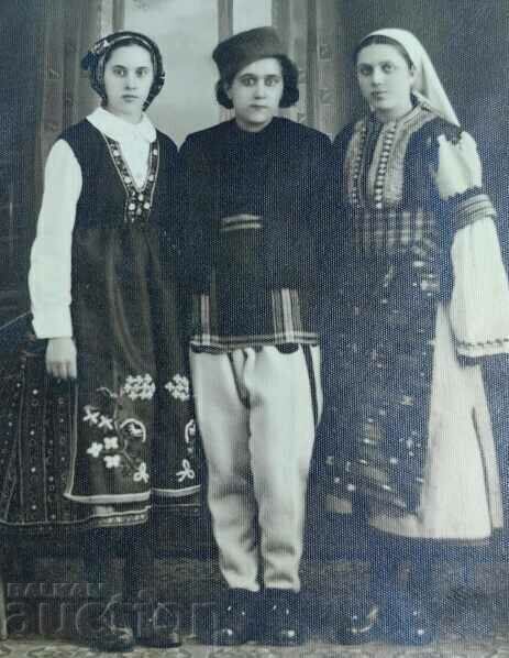 NOSIA POTURI WOMEN PHOTO KINGDOM OF BULGARIA with price 15.00 BGN | € 7.67 NOSIA POTURI WOMEN PHOTO KINGDOM OF BULGARIA with price 15.00 BGN | € 7.67