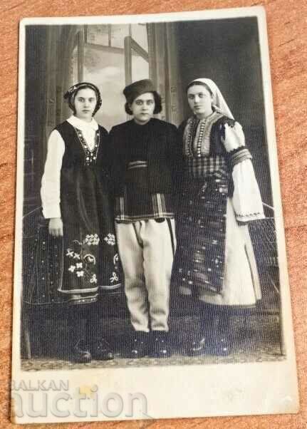 Delivery of NOSIA POTURI WOMEN PHOTO KINGDOM OF BULGARIA Delivery of NOSIA POTURI WOMEN PHOTO KINGDOM OF BULGARIA