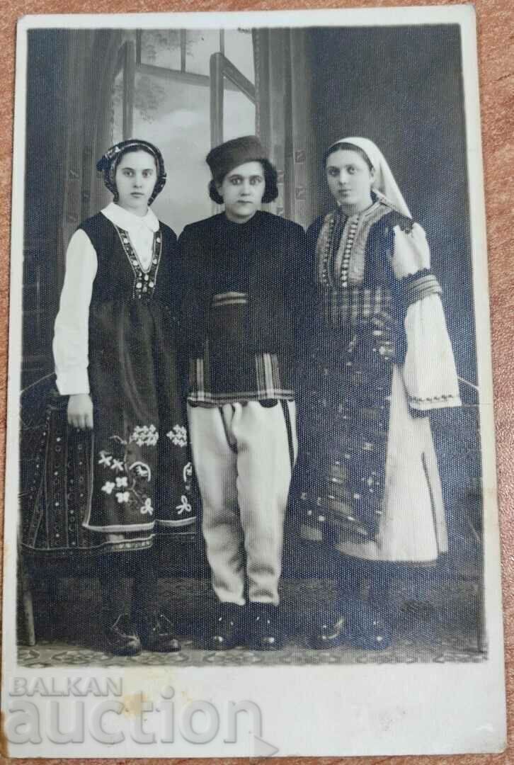 NOSIA POTURI WOMEN PHOTO KINGDOM OF BULGARIA NOSIA POTURI WOMEN PHOTO KINGDOM OF BULGARIA