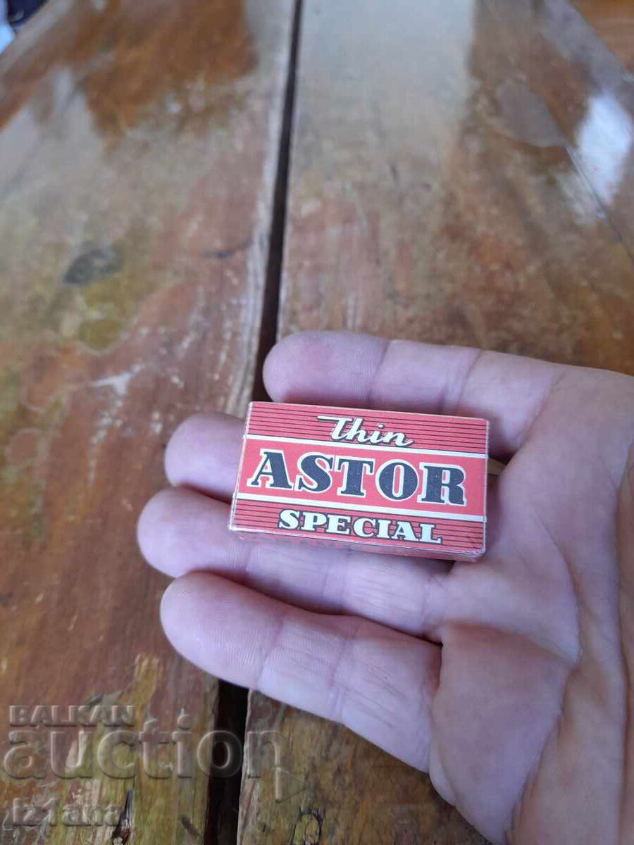 Παλιά ξυραφάκια Astor Special με τιμή 22.00 BGN | € 11.25