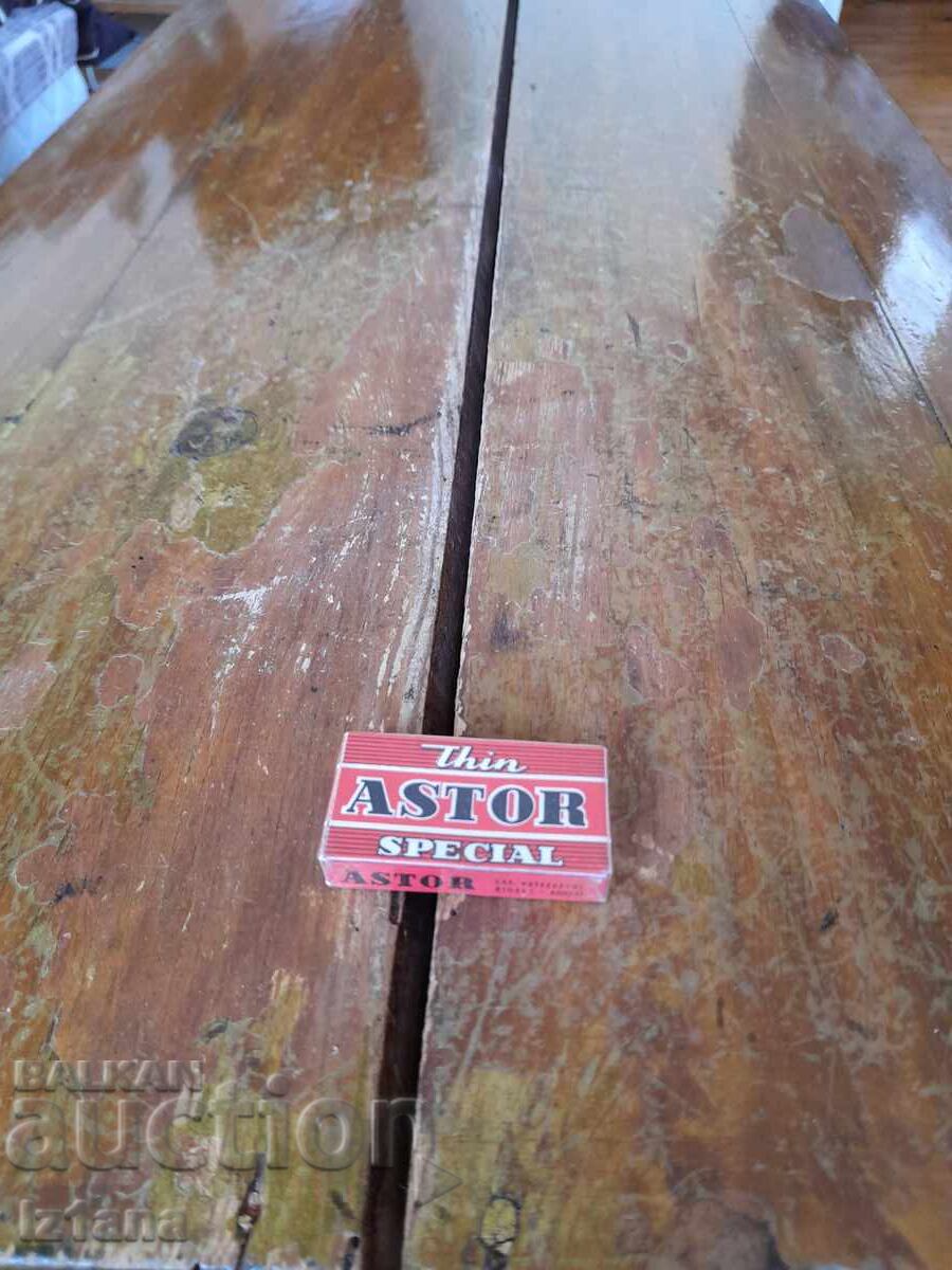 Παλιά ξυραφάκια Astor Special