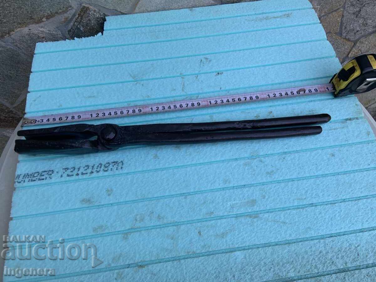 Auction SPECIALIZED LARGE FORGED FARRIER TONGS Auction SPECIALIZED LARGE FORGED FARRIER TONGS