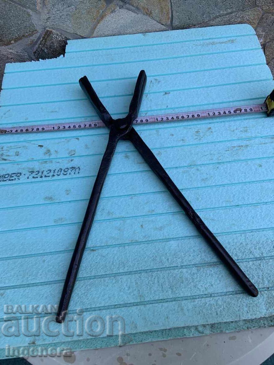 SPECIALIZED LARGE FORGED FARRIER TONGS SPECIALIZED LARGE FORGED FARRIER TONGS