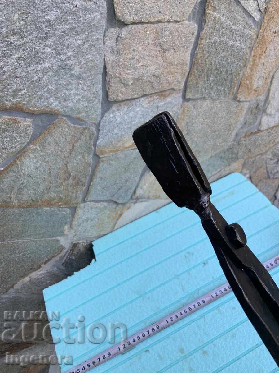 Delivery of SPECIALIZED LARGE FORGED FARRIER TONGS Delivery of SPECIALIZED LARGE FORGED FARRIER TONGS