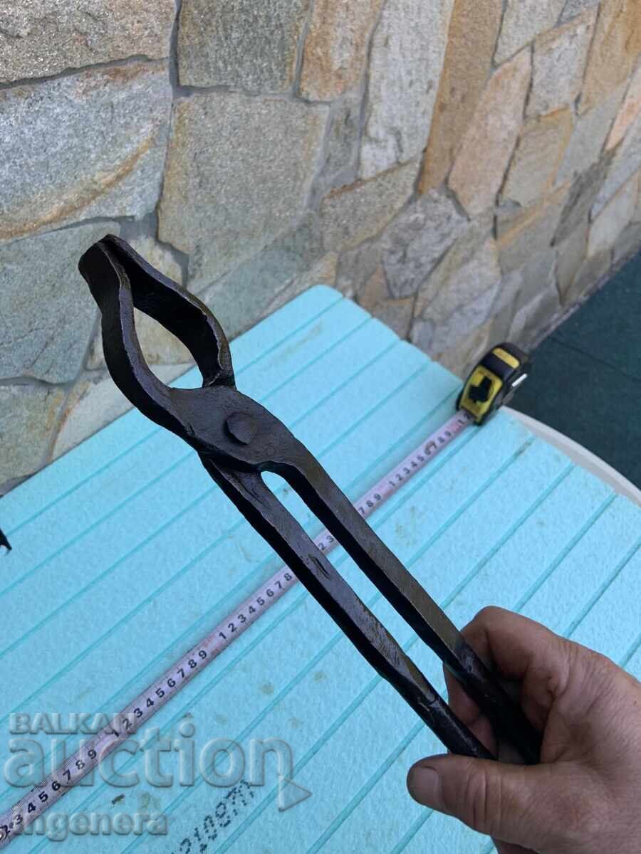 Auction SPECIALIZED LARGE FORGED FARRIER TONGS Auction SPECIALIZED LARGE FORGED FARRIER TONGS