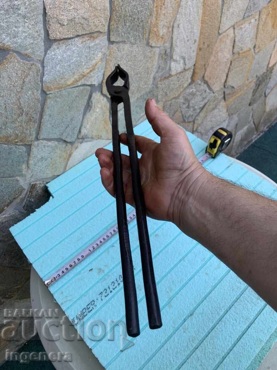 Delivery of SPECIALIZED LARGE FORGED FARRIER TONGS Delivery of SPECIALIZED LARGE FORGED FARRIER TONGS