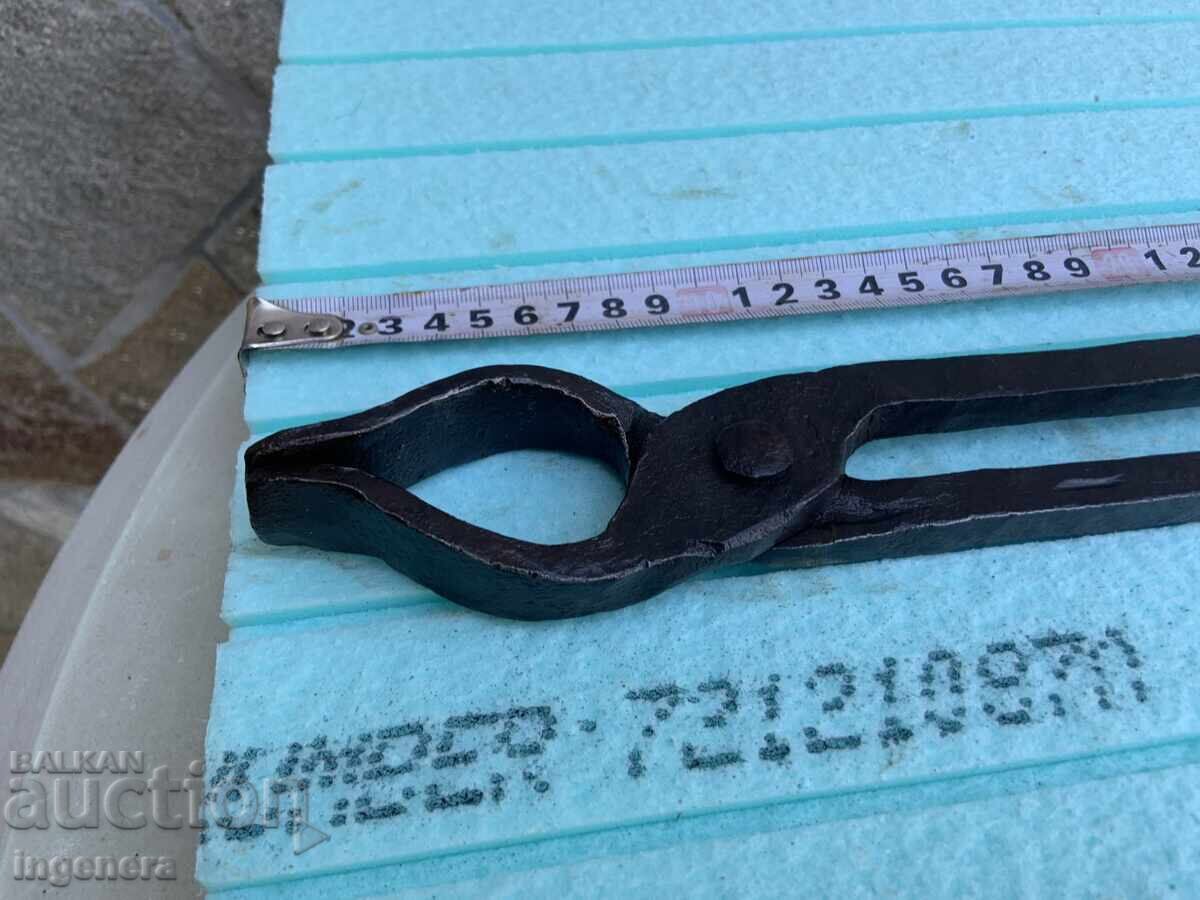 SPECIALIZED LARGE FORGED FARRIER TONGS - 5 SPECIALIZED LARGE FORGED FARRIER TONGS - 5