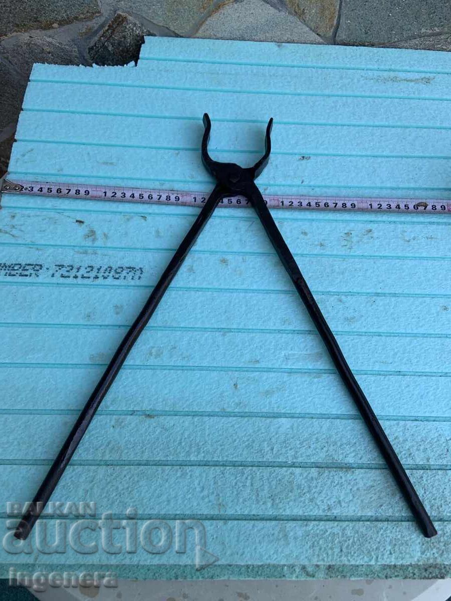 SPECIALIZED LARGE FORGED FARRIER TONGS SPECIALIZED LARGE FORGED FARRIER TONGS