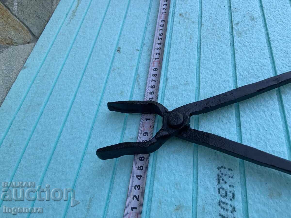 Auction SPECIALIZED LARGE FORGED FARRIER TONGS Auction SPECIALIZED LARGE FORGED FARRIER TONGS