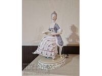 Прекрасна антикварна унгарска порцеланова фигура статуетка