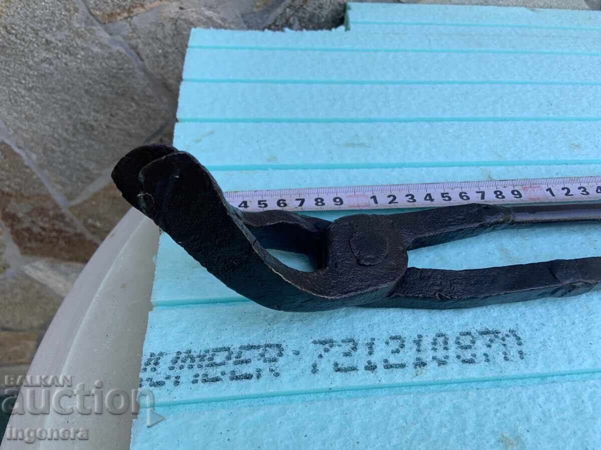 Auction SPECIALIZED LARGE FORGED FARRIER TONGS Auction SPECIALIZED LARGE FORGED FARRIER TONGS