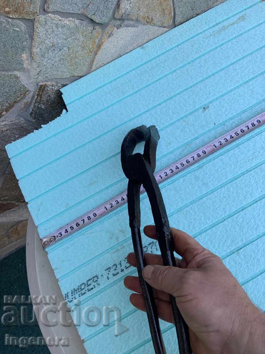 SPECIALIZED LARGE FORGED FARRIER TONGS - 6 SPECIALIZED LARGE FORGED FARRIER TONGS - 6